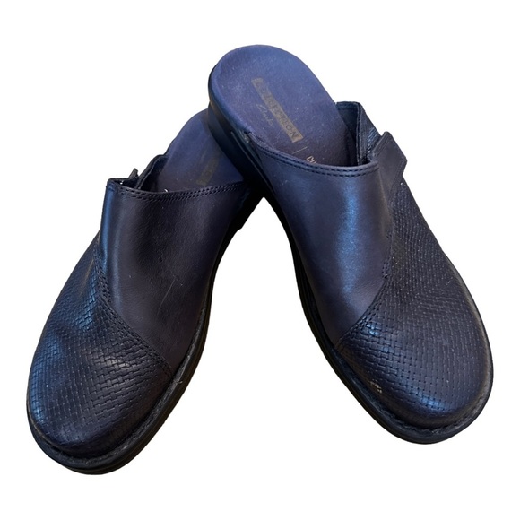 Clarks Black‎ Leather Clogs - Picture 1 of 9